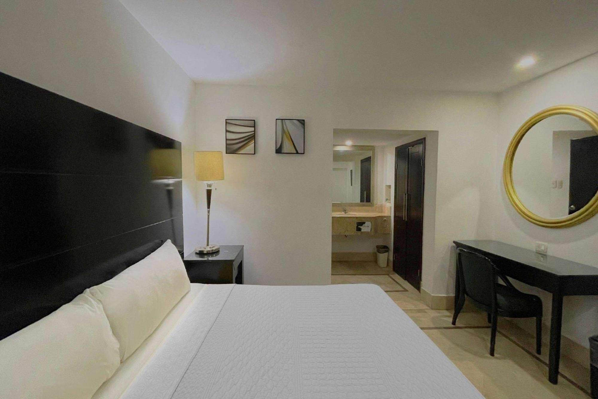 Wyndham Garden Los Mochis Plaza Inn Exteriör bild